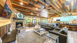 Suite, Accessible | 5 bedrooms, Internet - Luxury Poolside Cabin in Sevierville (Sevierville)