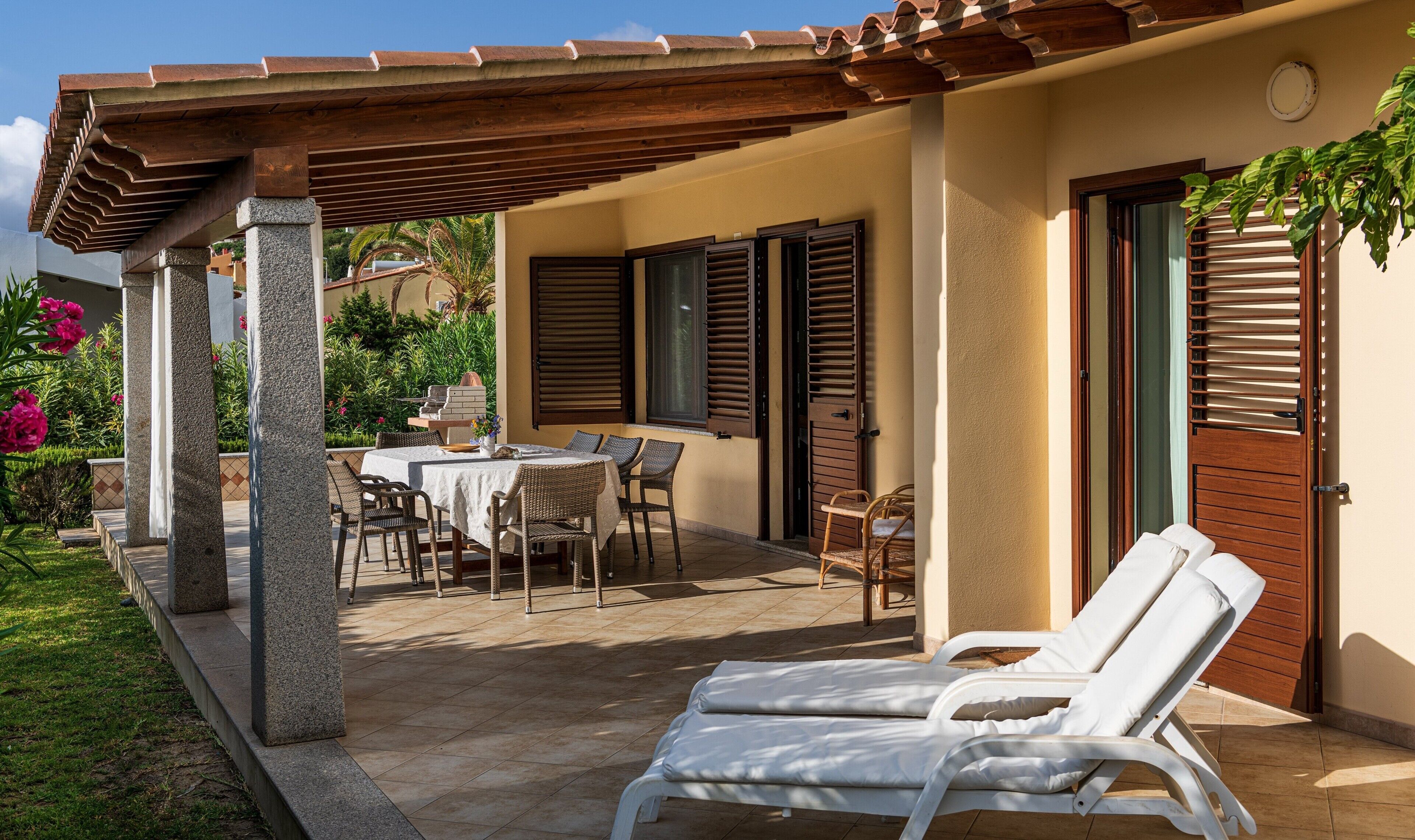 屋外ダイニングエリア