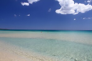 Una spiaggia nelle vicinanze