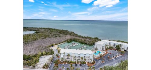 Charming bayside condo in south seas resort Captiva for a relaxing getaway