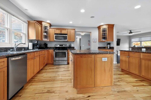 Pet-friendly Grass Lake Hideaway