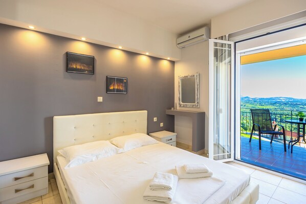 Estudio, vistas al mar | Caja fuerte, tabla de planchar con plancha, wifi gratis