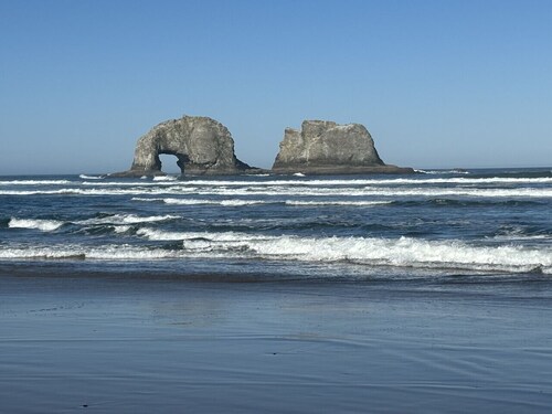 Lakeview Home steps away Twin Rocks Beach Access