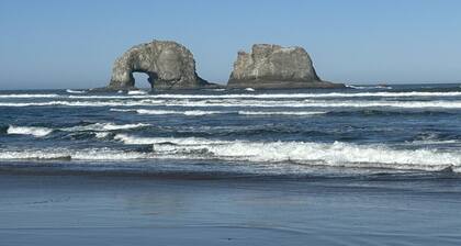 Lakeview Home steps away Twin Rocks Beach Access
