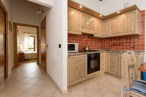 Fridge, microwave, stovetop - A 65 sq m apartment at ground floor, consisting of two connecting one bedrooms.It features a bright living room, two bedrooms (one double and one with two single beds) and two bathrooms.A splendid terrace with a view is also available.Equipped with:- Air (Alghero)