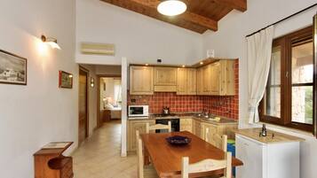 Fridge, microwave, stovetop