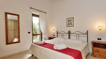 2 bedrooms, travel cot