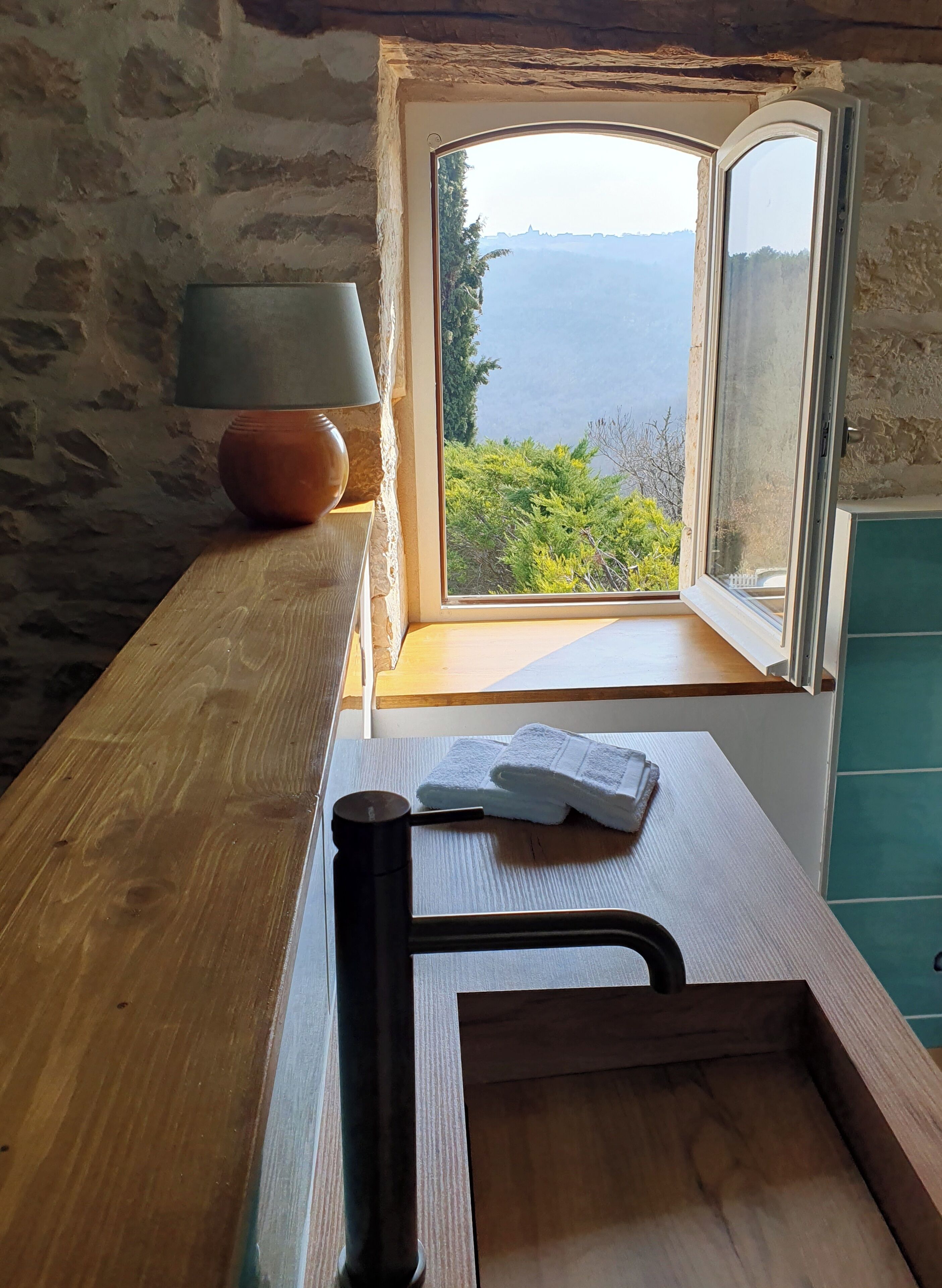 Chambre d'hôtes, le Pigeonnier | Bathroom | Towels