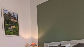 Iron/ironing board, free WiFi