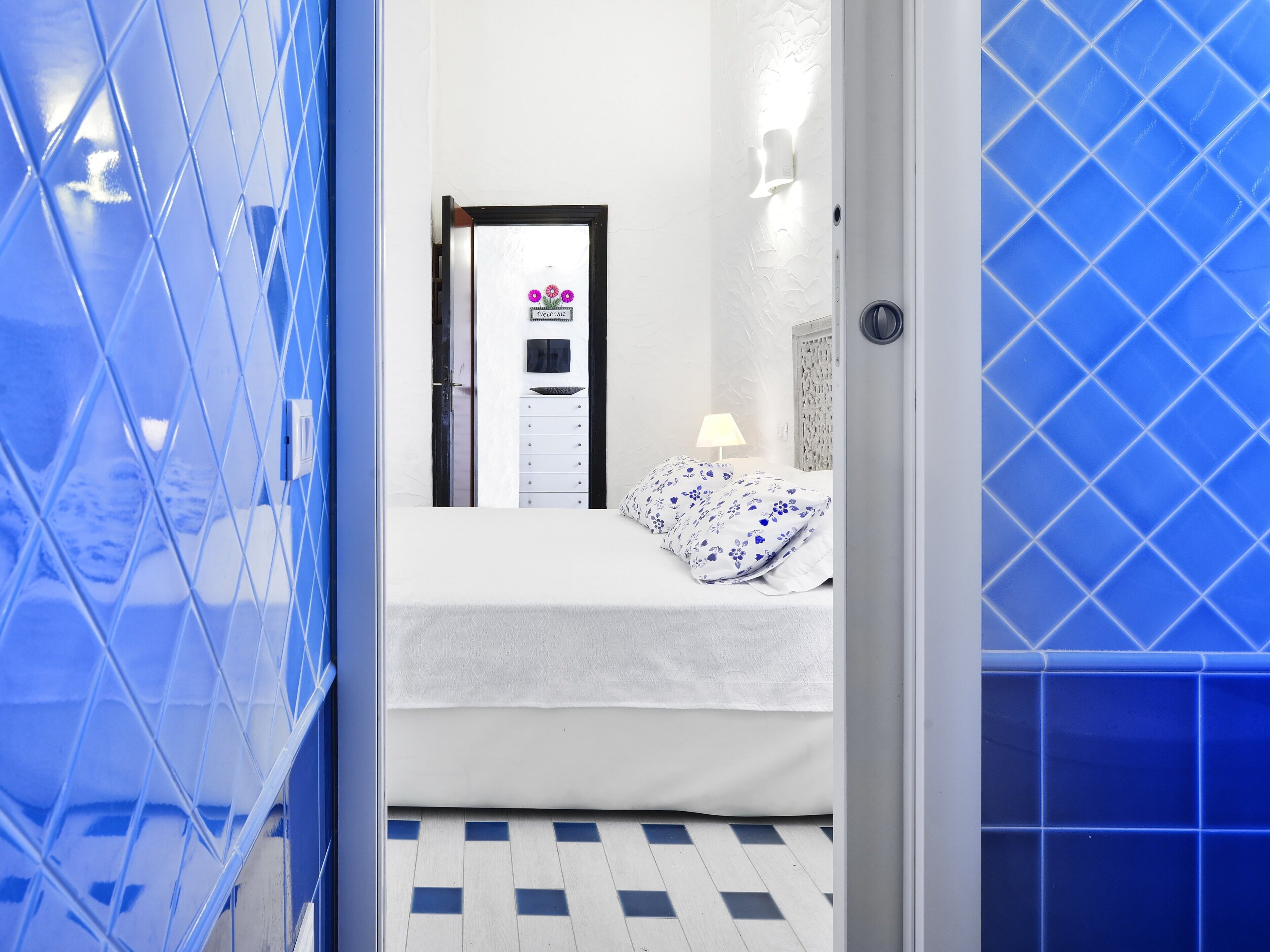 3 bedrooms, desk, WiFi, bed sheets