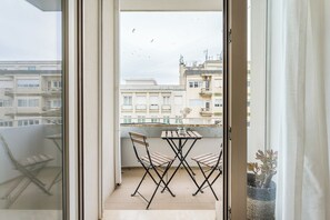 Interior - Urban Retreat w/ Balcony | Bright & Central Porto (Porto)