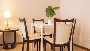 Ảnh chưa phân loại, 2 trong số 18 ảnh, nút