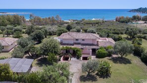 Exterior - Villa Mimosa: Private Villa with Panoramic Terrace near Pula (Pula)