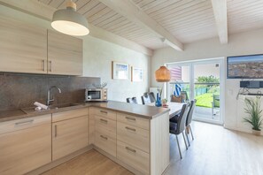 Fridge, microwave, oven, stovetop - Vacation home "Schimmelreiter" in Dagebüll for up to 5 people (Dagebüll)