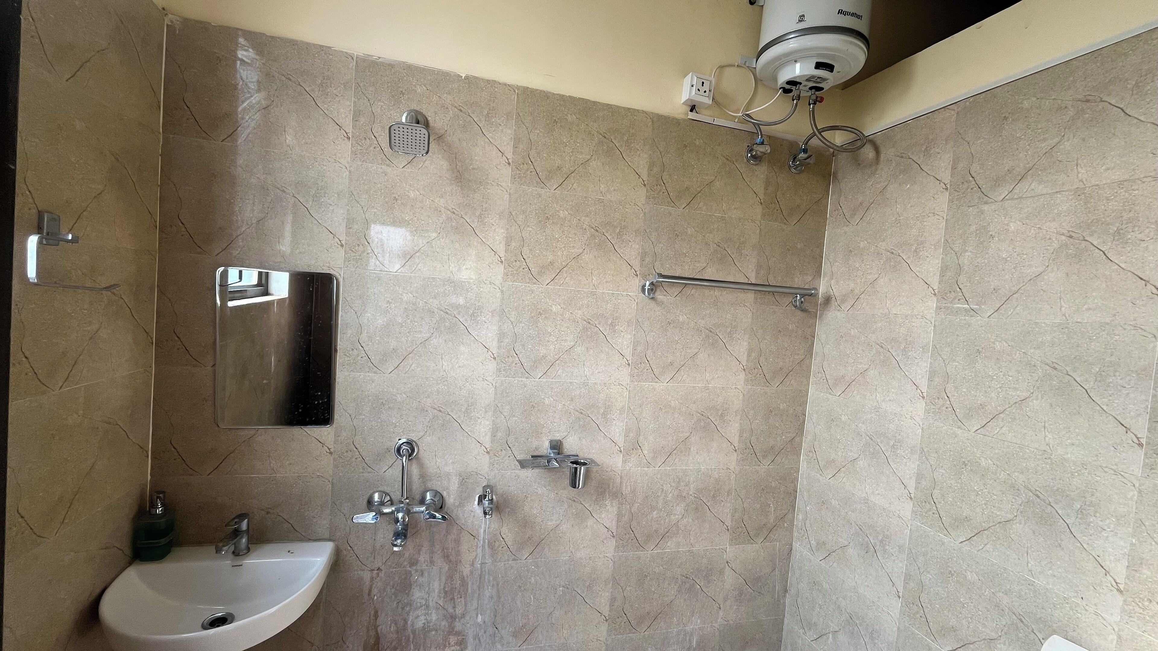 Deluxe Room | Bathroom