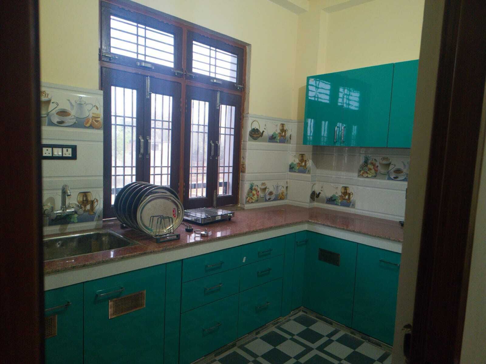 Luxury Double Room | Private kitchen | Dining tables