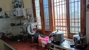 مائدة طعام