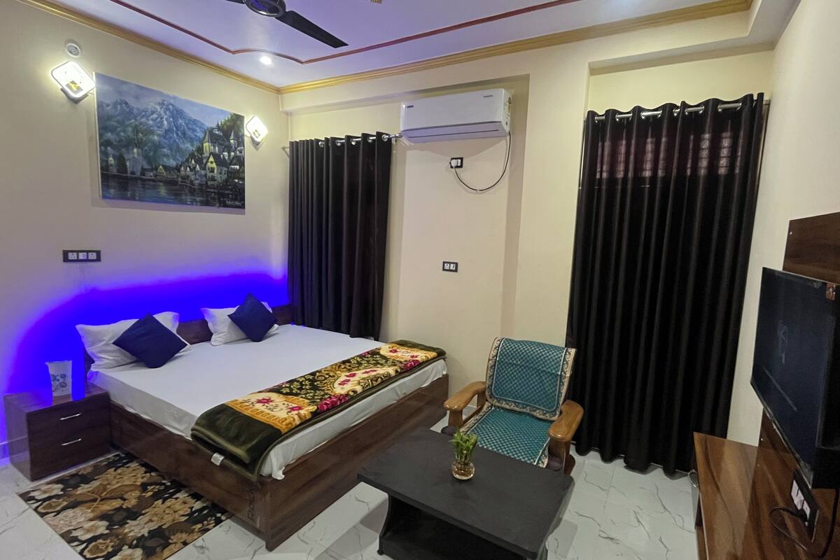 Premium bedding, memory foam beds, desk, laptop workspace