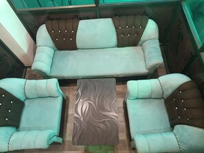 ฝ่ายต้อนรับ