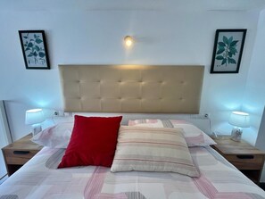 Strykjärn/strykbräda, wi-fi och sängkläder