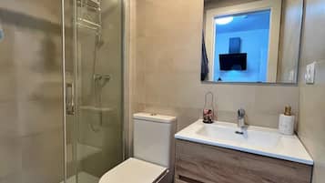 Dusch, hårtork och handdukar