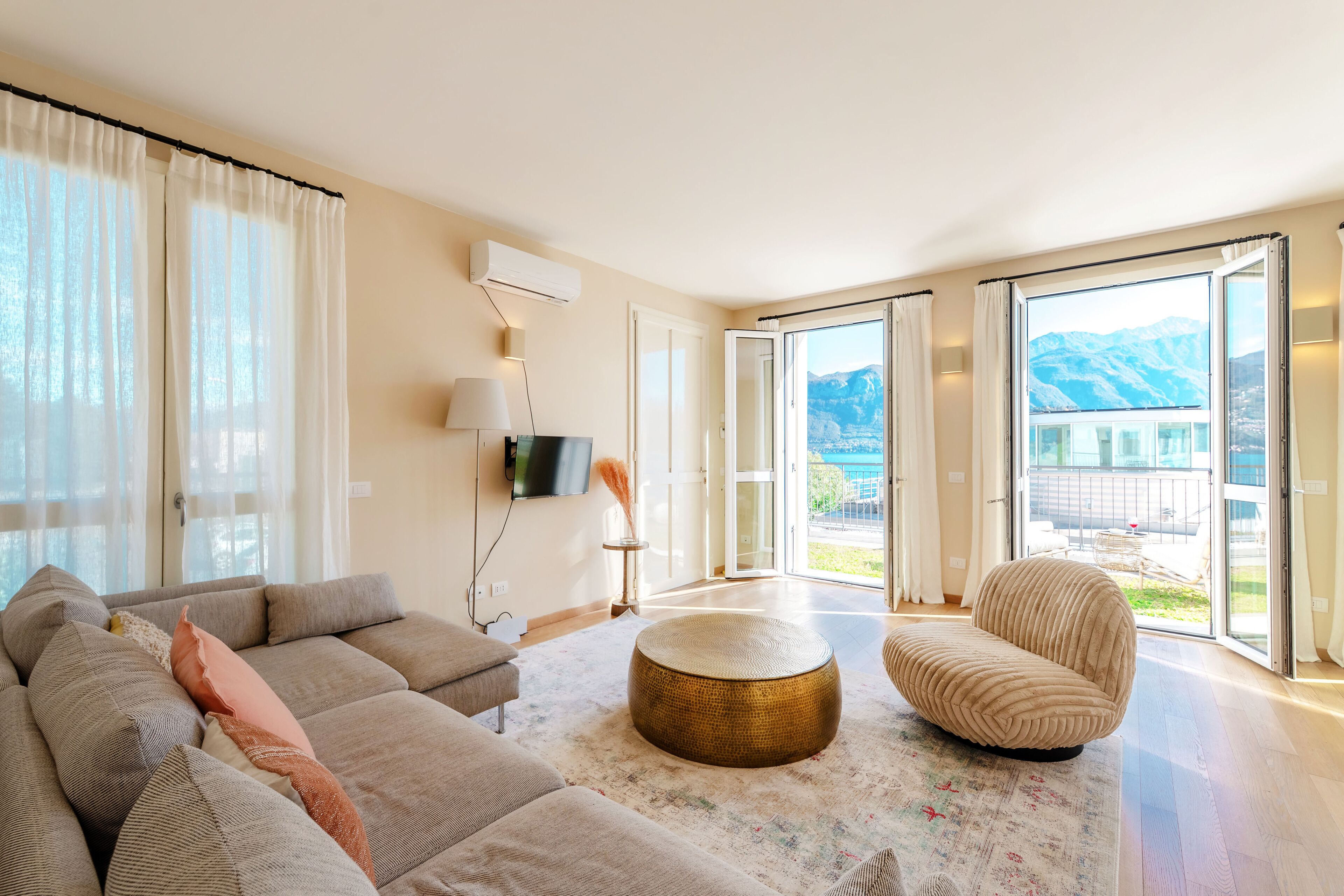 Appartement, uitzicht op meer | Luxe beddengoed, donzen dekbedden, een strijkplank/strijkijzer