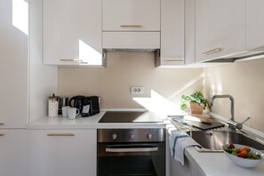 アパートメント レイクビュー | 高級寝具、羽毛の掛け布団、アイロン / アイロン台、ベビーベッド