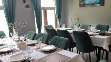 Breakfast, lunch, dinner served; Regional cuisine, garden views