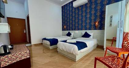 Lacurcuma Luxury Homestay Khajuraho