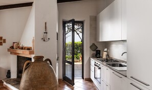 Kylskåp, ugn, spishäll och diskmaskin