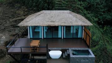 Villa | Desk, free WiFi, bed sheets