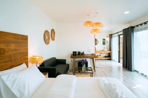 Escritorio, wifi gratis y ropa de cama