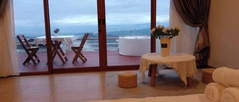 Double Room, Mountain View | Desk, free WiFi, bed sheets