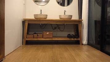 Vila | Kamar mandi | Shower, pengering rambut, dan handuk