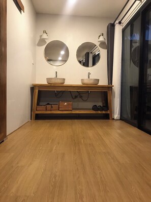 Villa | Bathroom | Shower, hair dryer, towels