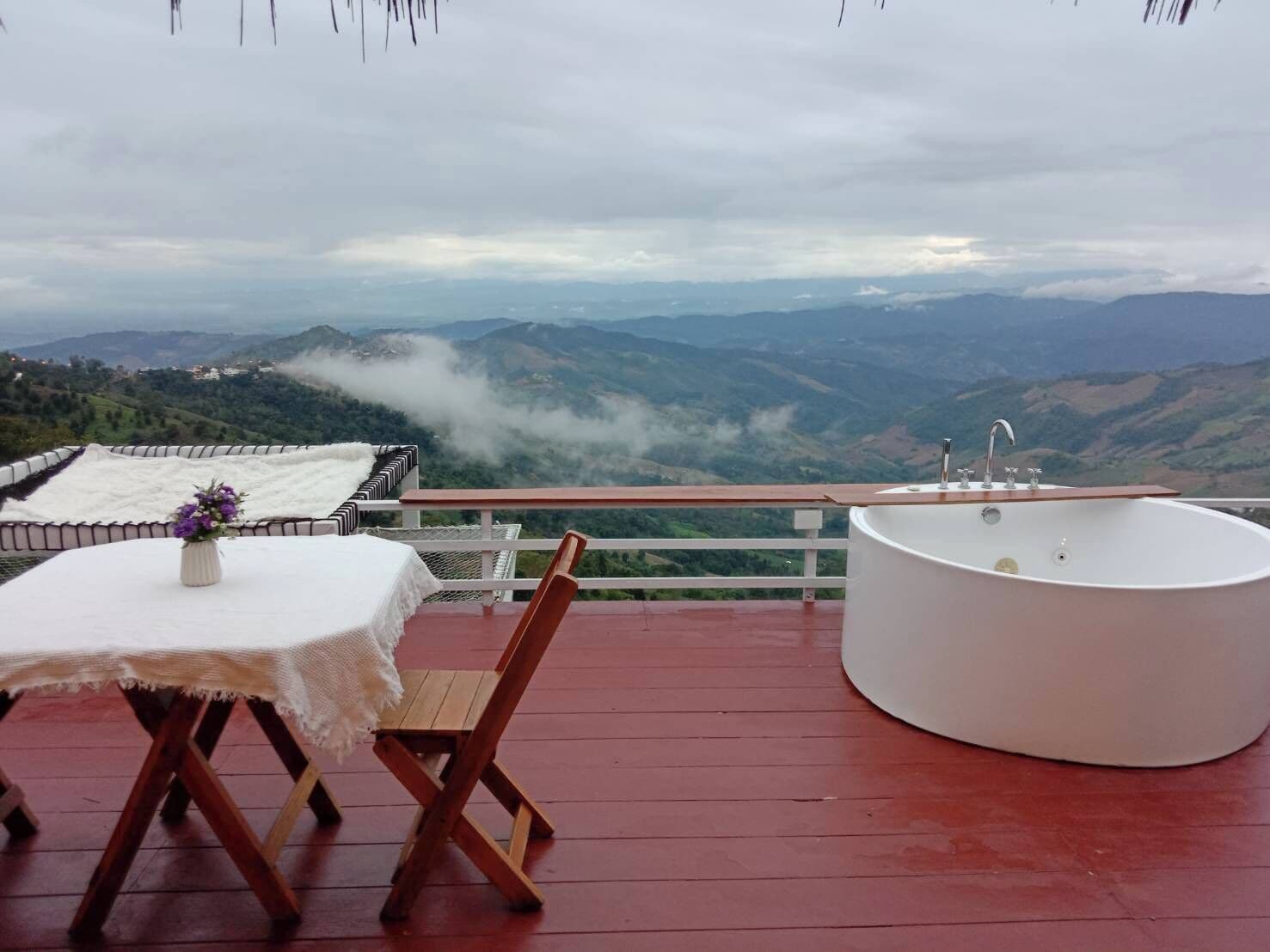 ห้องดับเบิล, วิวภูเขา | บริเวณนั่งเล่น