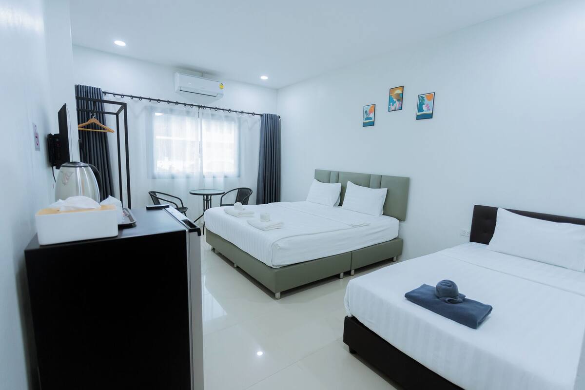 Family Triple Room, City View | Desk, WiFi (free)