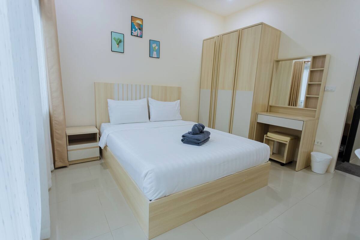 Standard Double Room | Desk, WiFi (free)
