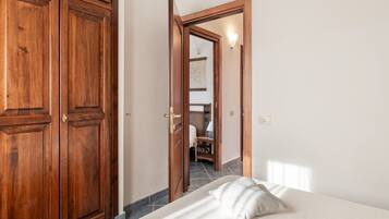 3 camere, una scrivania, Wi-Fi, lenzuola