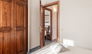 3 camere, una scrivania, Wi-Fi, lenzuola