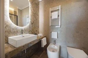 Shower, free toiletries, hair dryer, slippers - Relais Pinciana (Rome)