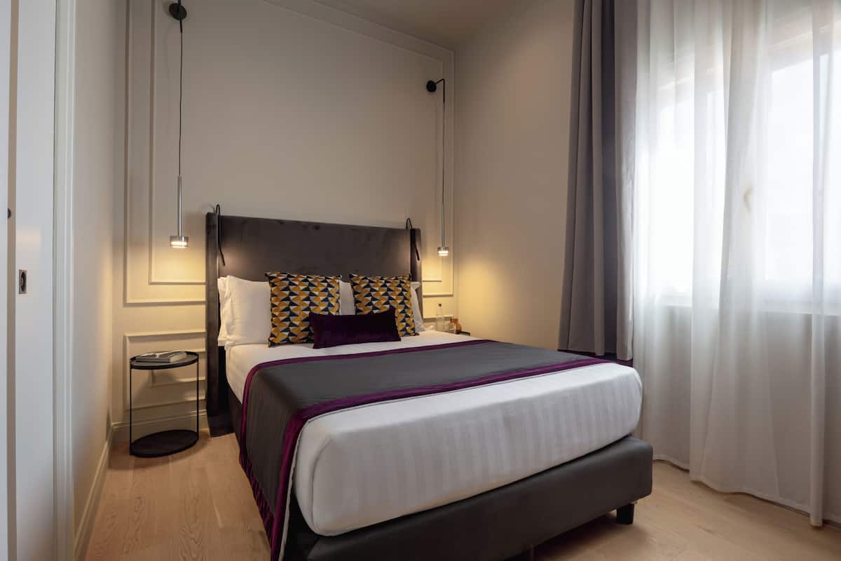 Smart Room | Down comforters, minibar, in-room safe, blackout drapes