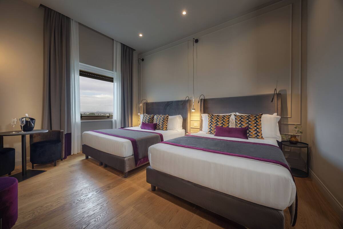 Suite | Caja de seguridad en la habitación, cortinas blackout y insonorización