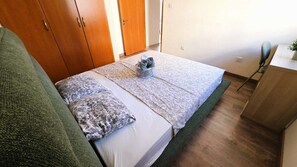 2 slaapkamers, een strijkplank/strijkijzer, wifi, beddengoed