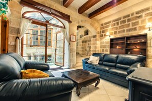 TV, video games, offices - Gozo Farmhouse with Private Pool & Games Room (Ta' Sannat)