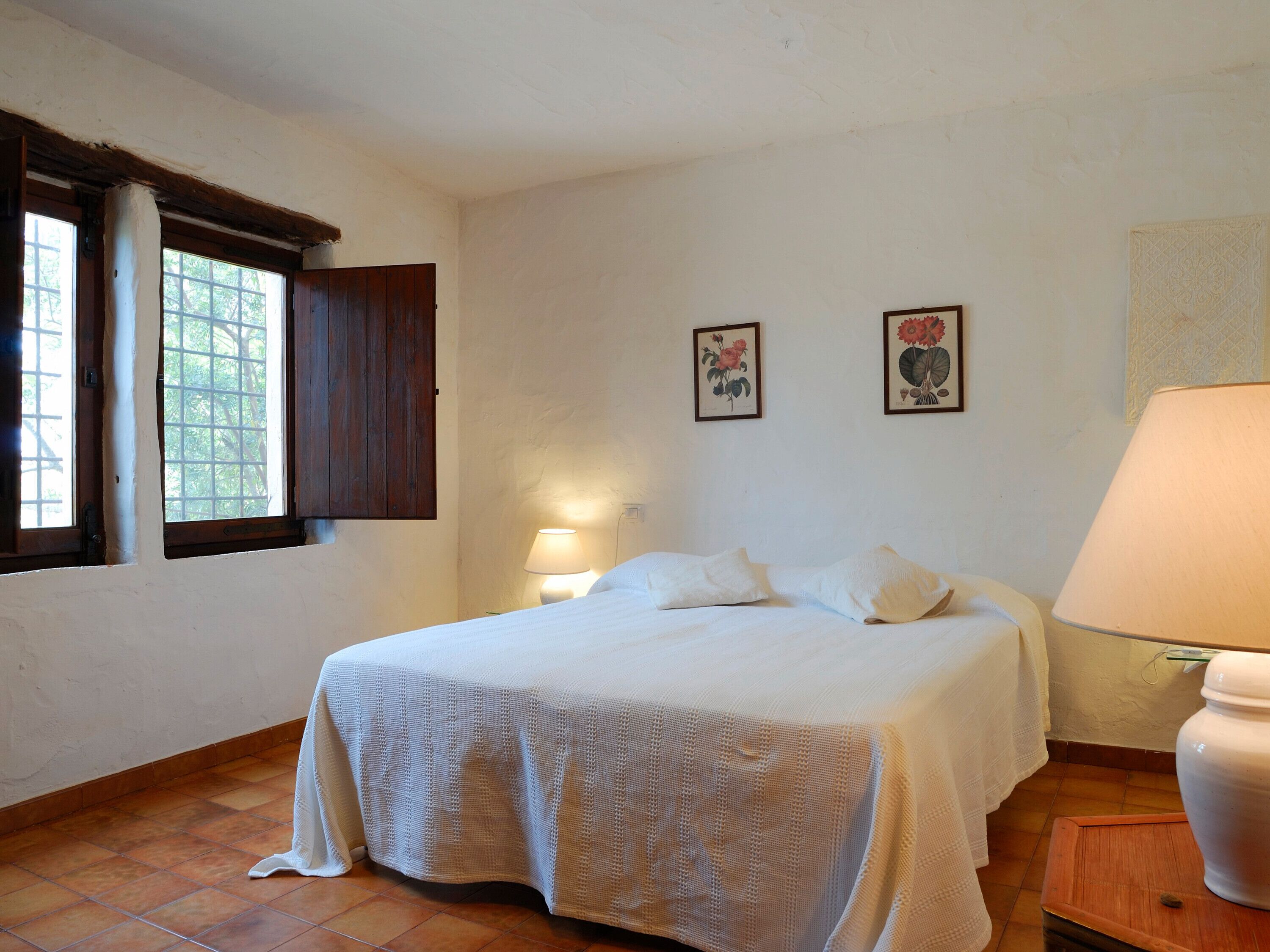 5 bedrooms, WiFi, bed sheets