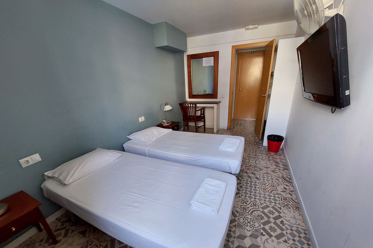 Twin Room, City View | WiFi (free)