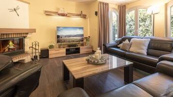 Fernseher, Kamin, DVD-Player, Stereoanlage