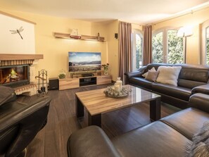 Fernseher, Kamin, DVD-Player, Stereoanlage