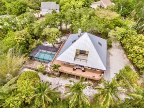 Exterior - Charming 4-bedroom house in enchanting Sanibel overlooking a lake (Sanibel)